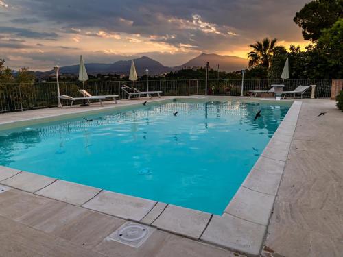  Villa with salt water and heated pool and jacuzzi near the sea in SantʼOmero