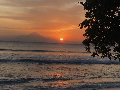 Villa Jati Mangsit – Senggigi Beach, ID