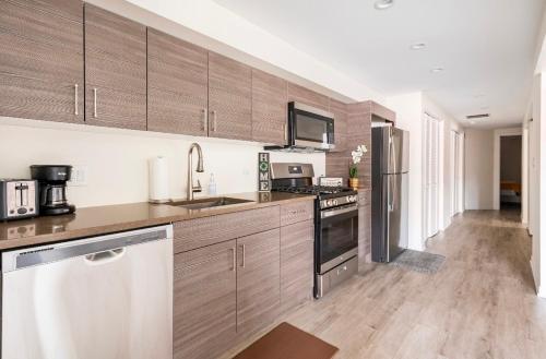 Cozy 2 brm apartment mins away from United Center in Chicago, USA