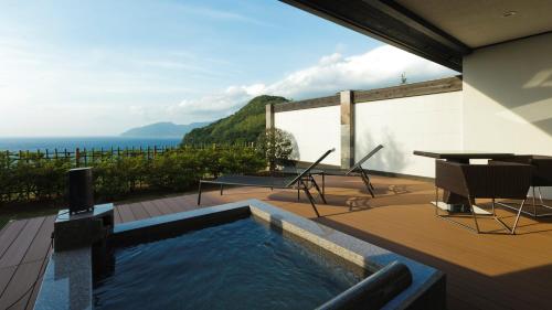 Twin Room with Tatami Area and Open-Air Hot Spring Bath, Mt,Fuji View【Shio Mitsu】