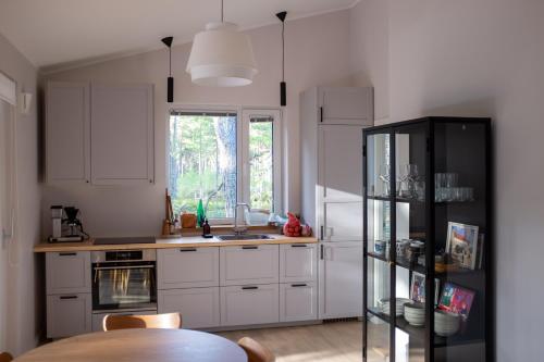 virtuve, Rooslepa seaside getaway in Dirhami