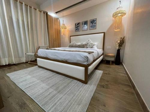 Wildflower: 2 BR boho penthouse