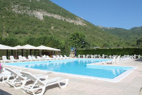 Swimming pool, FILIPPONE HOTEL&RISTORANTE in Gioia Dei Marsi