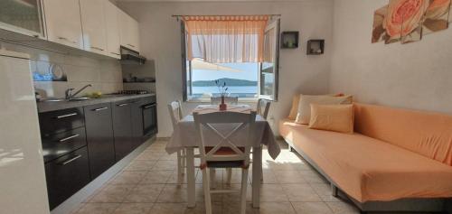 Family friendly seaside apartments Sevid Trogir - 14790 - image 6