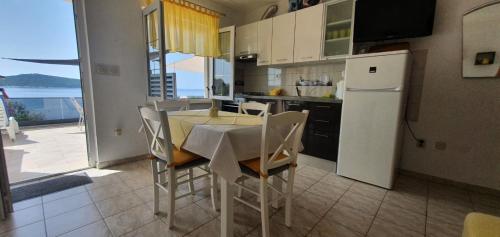 Family friendly seaside apartments Sevid Trogir - 14790 - image 7