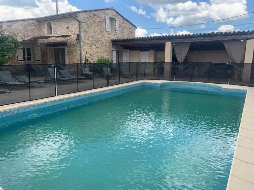 villa 10 personnes au soleil gîte à louer Cavillargues