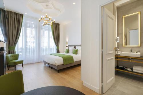 Vestay Montaigne, Paris