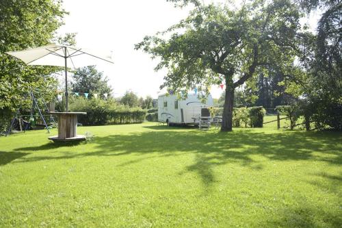 insolite: la p'tite maison à roulettes - Camping - Jalhay