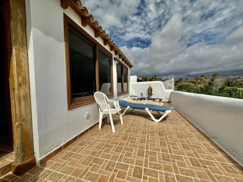 Poolside Villa, Golf del Sur - Tap to explore photos