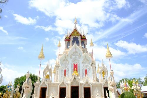 Nearby attraction, Sun Hotel in Phetchaburi