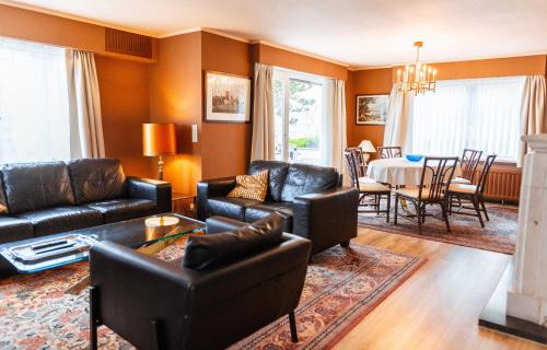 Three-Bedroom Apartment room in Gracialaan 14