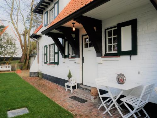 Three-Bedroom Villa image 1