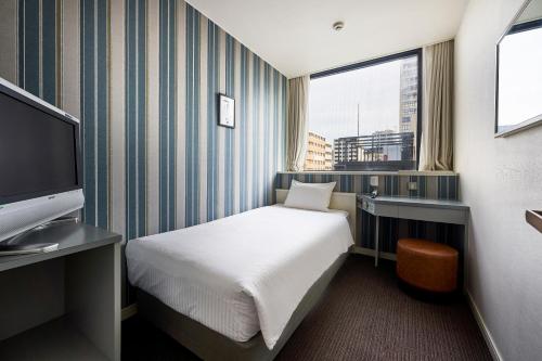 Compact Single Room with Shared Bathroom and Toilet room in Hotel Morning Box Osaka Shinsaibashi