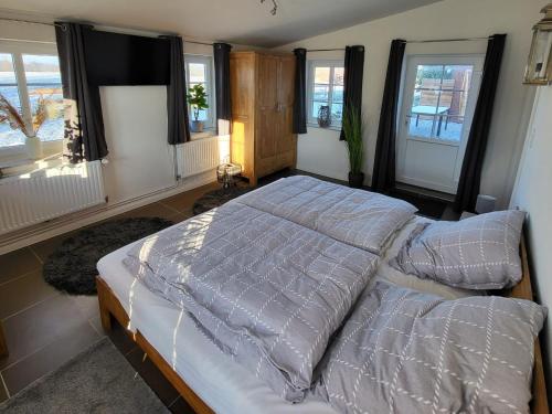 Three-Bedroom House image 10