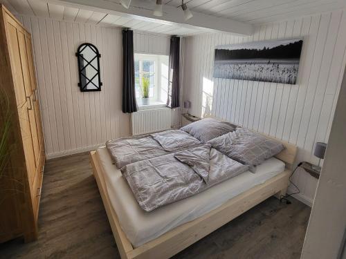 Three-Bedroom House image 8
