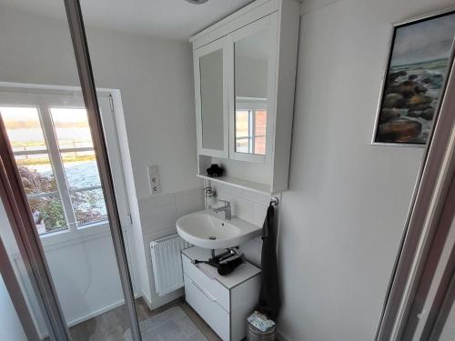 Three-Bedroom House image 4