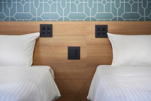 Superior Twin Room image 9