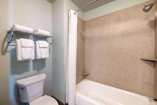 Baymont by Wyndham Rapid City - image 14