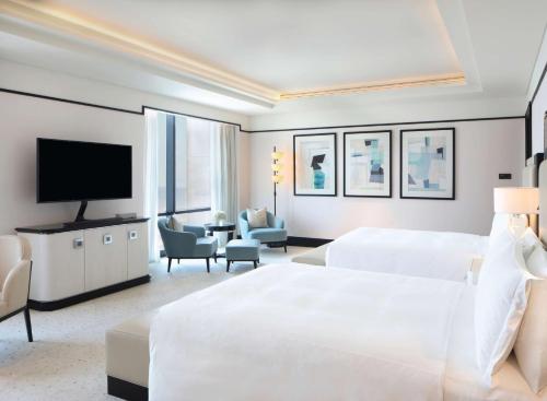 2 queen beds