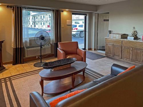 Best Western Hillside Inn - image 11