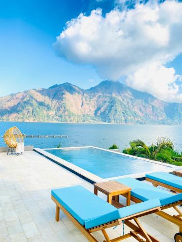 D Khaylas, Bali