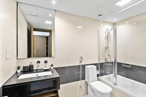StoneTree - Stylish 1BR & Pool with Burj Khalifa Views - image 10