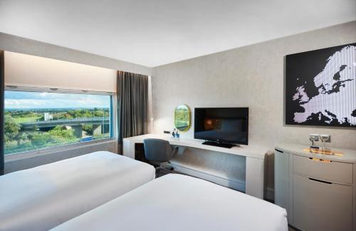 Hilton London Heathrow Airport - image 20