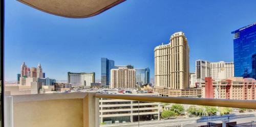 Strip View Balcony Suites - No Resort Fee !, Las Vegas (photo 10)