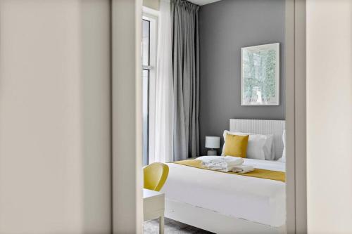 StoneTree - Furnished 2 BR with Maids Room in Dubai Marina - image 12