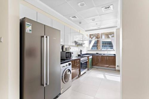 StoneTree - Furnished 2 BR with Maids Room in Dubai Marina - image 6