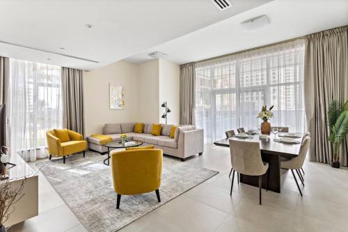 StoneTree - Furnished 2 BR with Maids Room in Dubai Marina - image 8