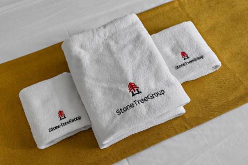 StoneTree - Furnished 2 BR with Maids Room in Dubai Marina - image 14