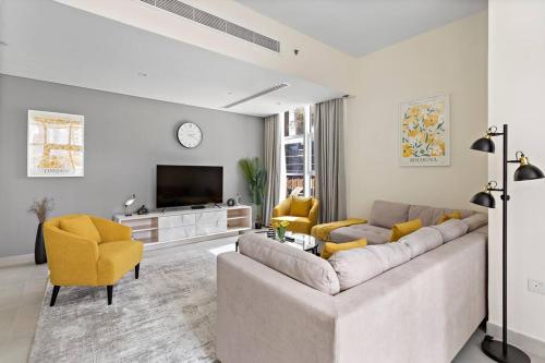 StoneTree - Furnished 2 BR with Maids Room in Dubai Marina - image 8