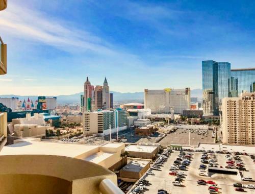 Strip View Balcony Suites - No Resort Fee !, Las Vegas (photo 8)