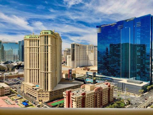 Strip View Balcony Suites - No Resort Fee !, Las Vegas (photo 6)