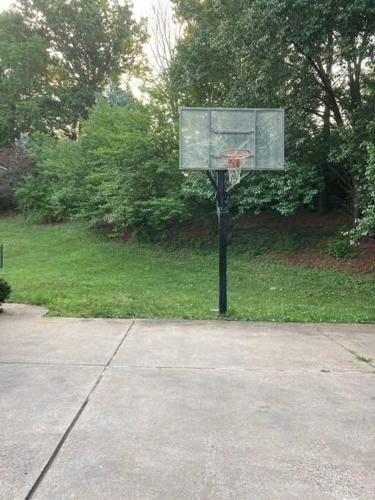 AirBnB Florissant, fire pit - pool open!