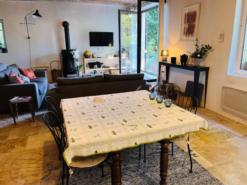 Puyvert appartement de charme en duplex au calme avec jardin et accès piscine - Proche Lourmarin