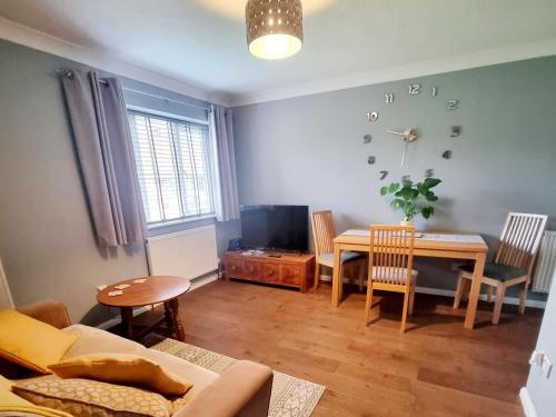 Private one bedroom apartment with garden and parking