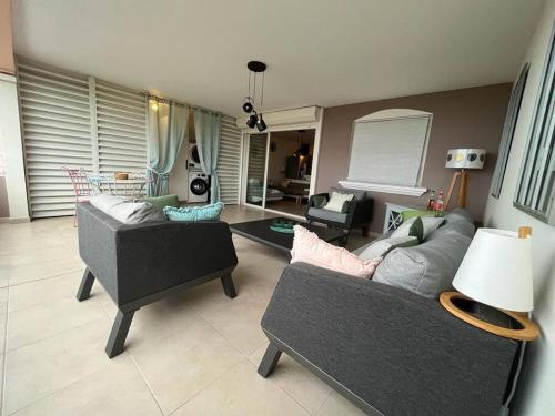 F2 avec terrasse et magnifique vue mer in Schœlcher