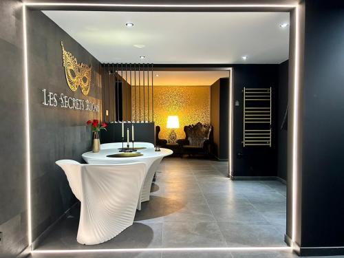 LES SECRETS ROOMS - BONNEVILLE - LOVE ROOM 130m2 - SPA PRIVATIF