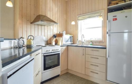 Kitchen, Awesome Home In Lkken With 4 Bedrooms, Sauna And Wifi in Nr. Lyngby