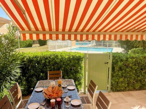 Duplex 2 chambres avec terrasse et piscine - Location, gîte - La Londe-les-Maures