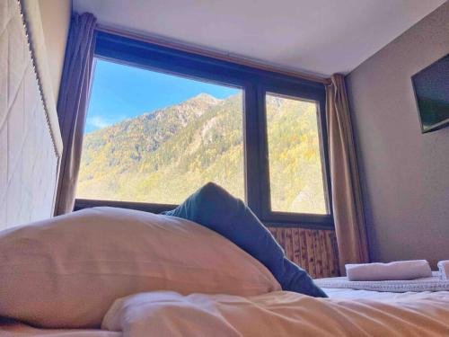 Fantastic studio by the lake with Mountain View 5