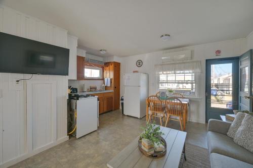 Cozy Hampton Vacation Rental, Walk to Beach!