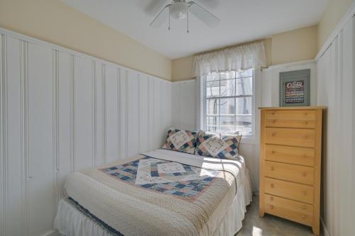 Cozy Hampton Vacation Rental, Walk to Beach!