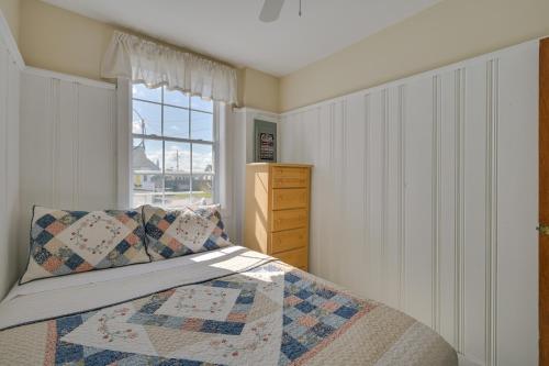 Cozy Hampton Vacation Rental, Walk to Beach!