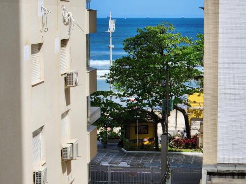 Apto Pitangueiras 2 quartos , 1 vaga , 6 pessoas , 50 metros do mar