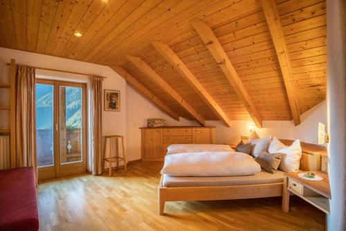 Superior One-Bedroom Apartment with Balcony