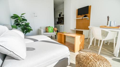 Superior One-Bedroom Apartment with Sea View image 4