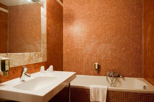 Superior Double Room image 10